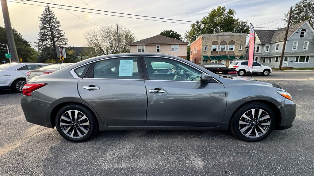 2017 Nissan Altima Image 8