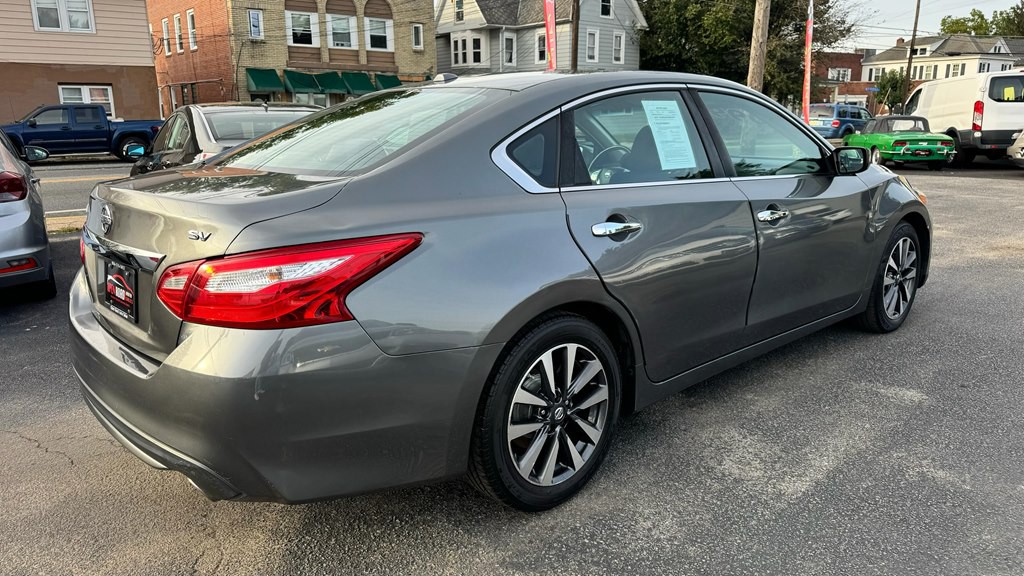 2017 Nissan Altima Image 9