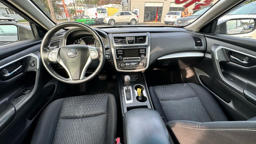 2017 Nissan Altima Image 10