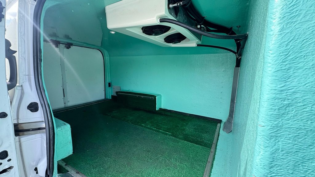 2018 Nissan NV Image 9