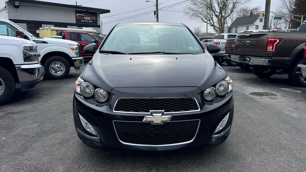 2015 Chevrolet Sonic Image 2
