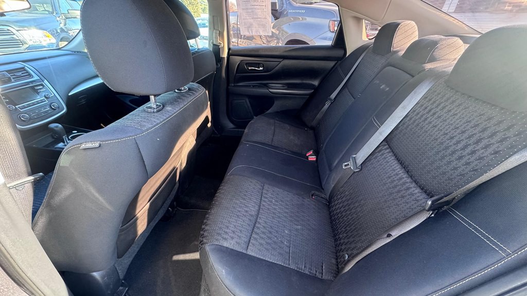 2016 Nissan Altima Image 11
