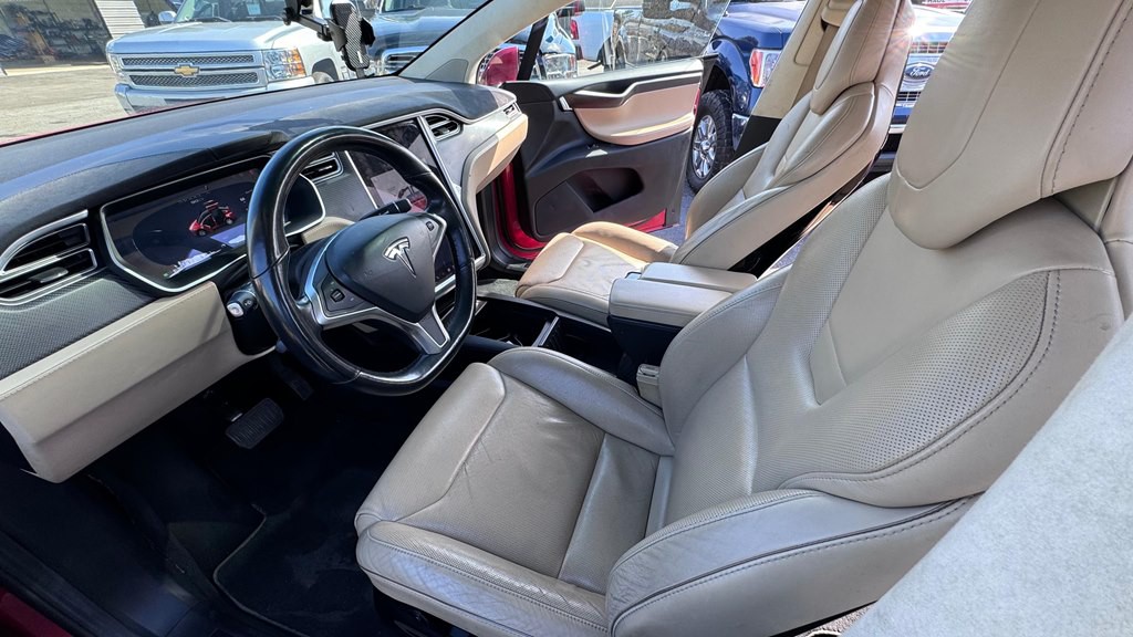 2016 Tesla Model X Image 11