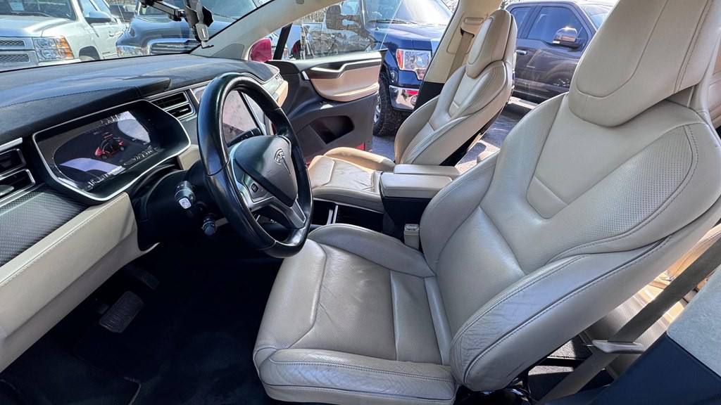 2016 Tesla Model X Image 12