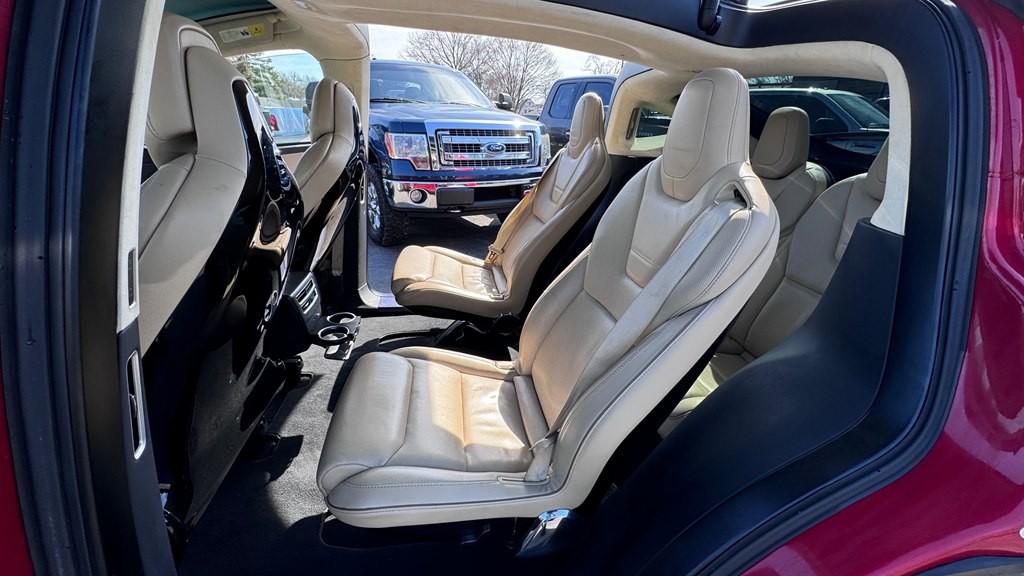 2016 Tesla Model X Image 13