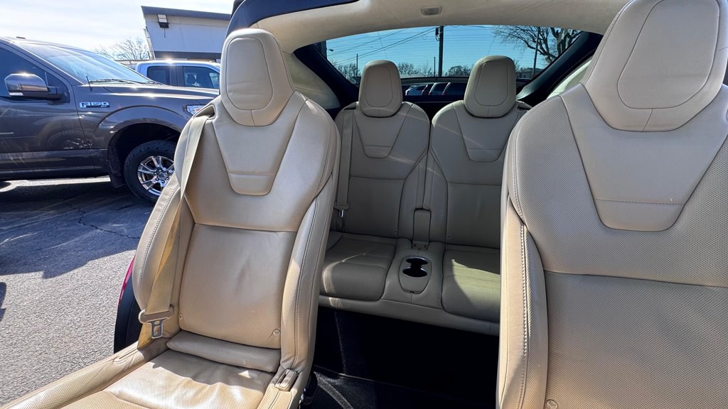 2016 Tesla Model X Image 14