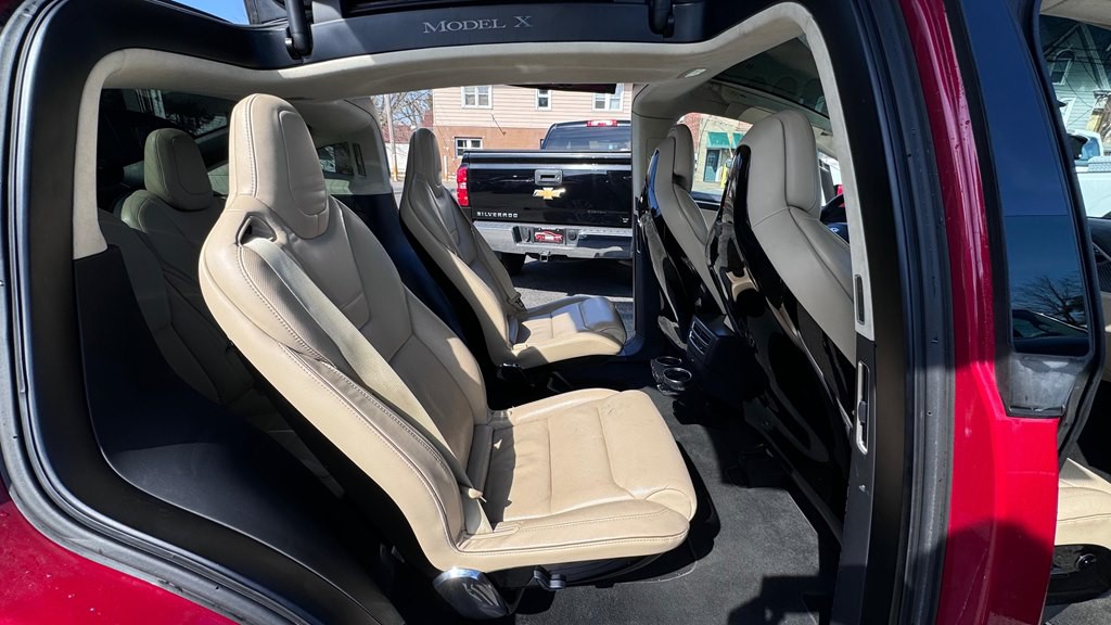 2016 Tesla Model X Image 16