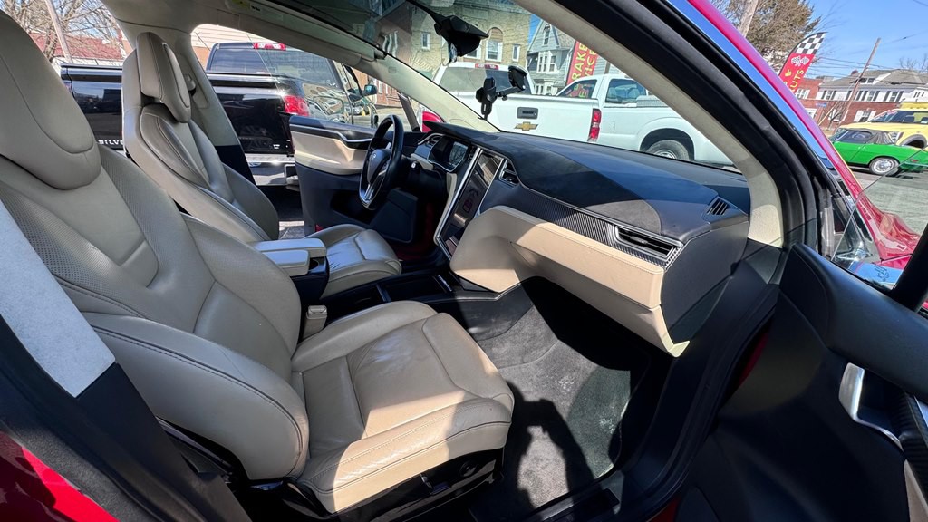 2016 Tesla Model X Image 17