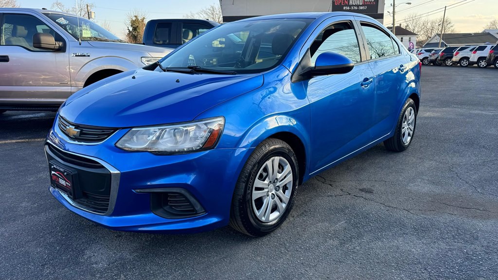 2017 Chevrolet Sonic Image 3