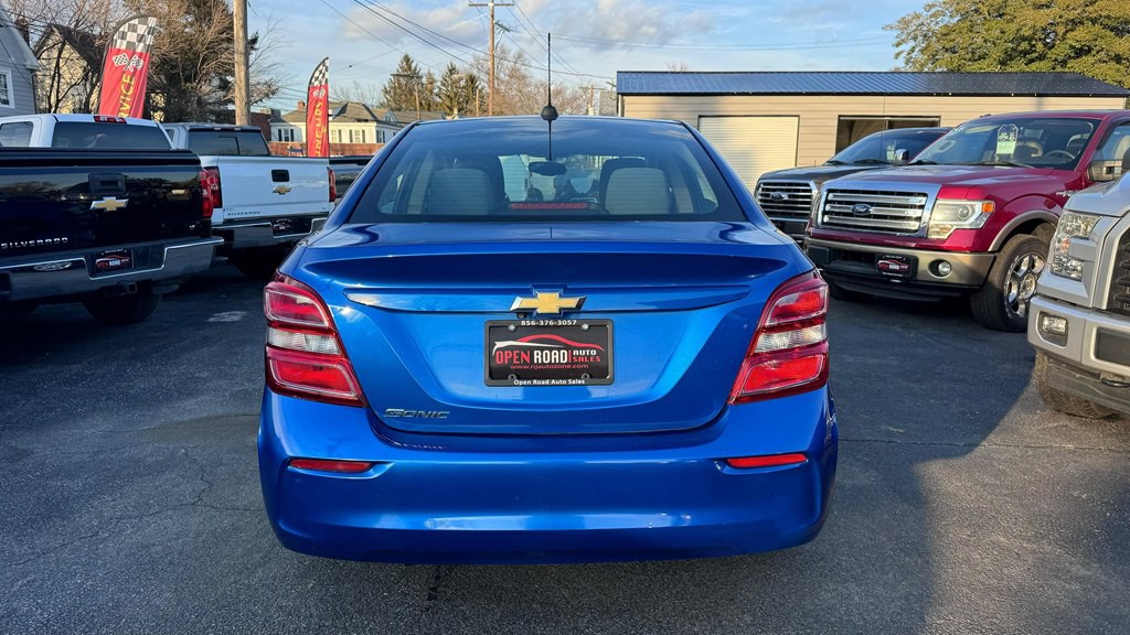 2017 Chevrolet Sonic Image 6