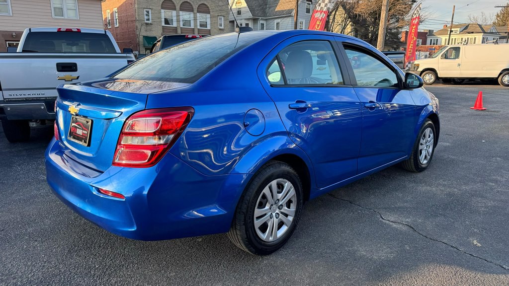 2017 Chevrolet Sonic Image 7