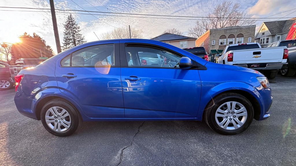 2017 Chevrolet Sonic Image 8