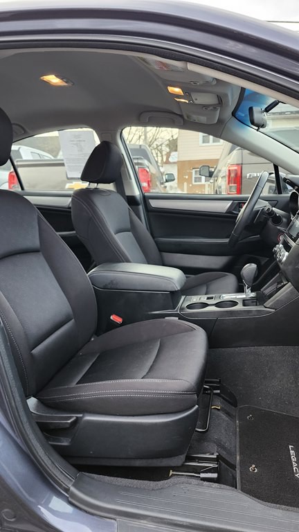 2016 Subaru Legacy Image 10