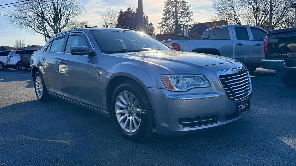 2013 Chrysler 300 Image 2