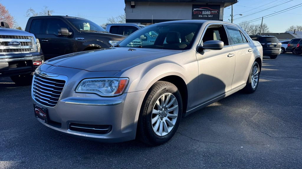 2013 Chrysler 300 Image 3