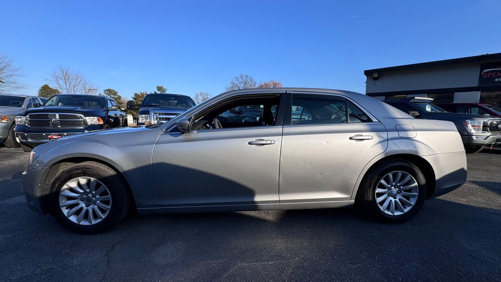 2013 Chrysler 300 Image 4