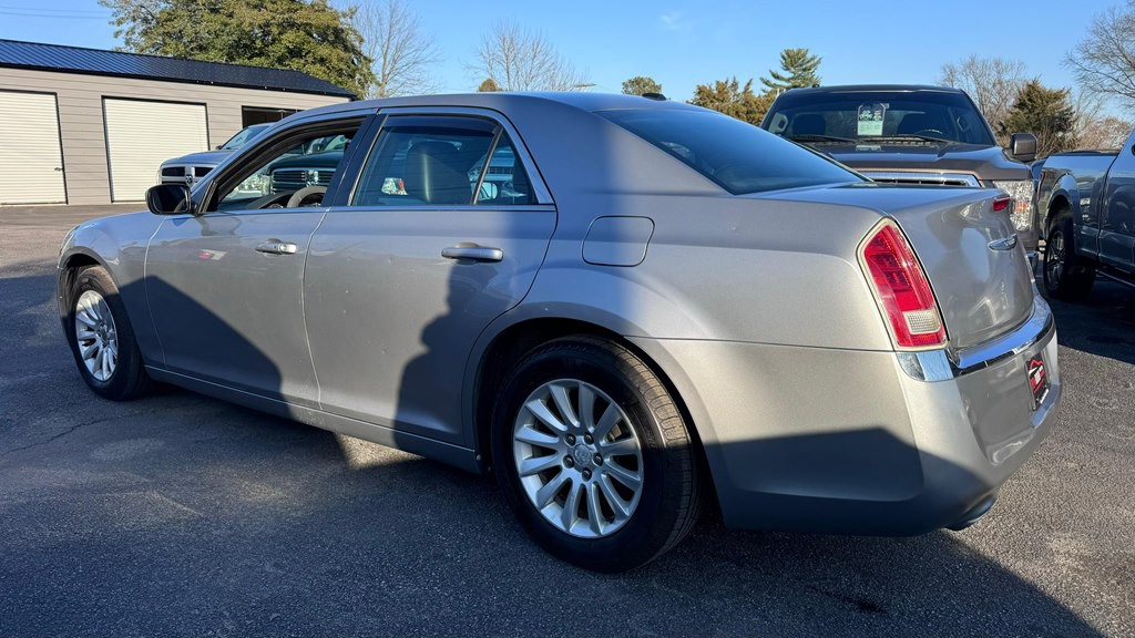 2013 Chrysler 300 Image 5