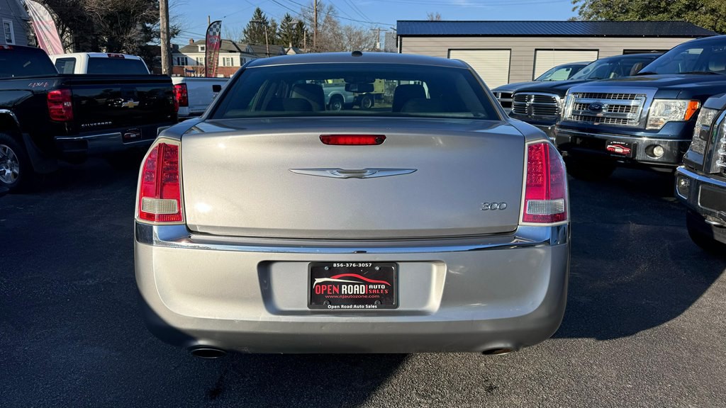 2013 Chrysler 300 Image 6