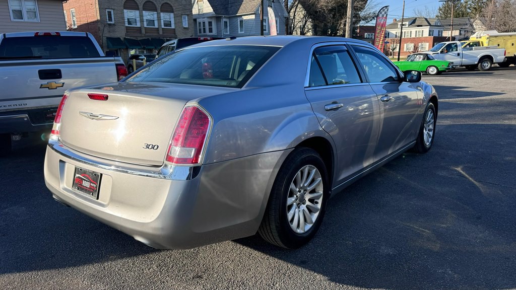 2013 Chrysler 300 Image 7