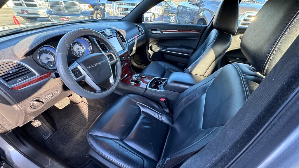 2013 Chrysler 300 Image 8