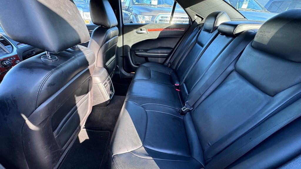 2013 Chrysler 300 Image 10