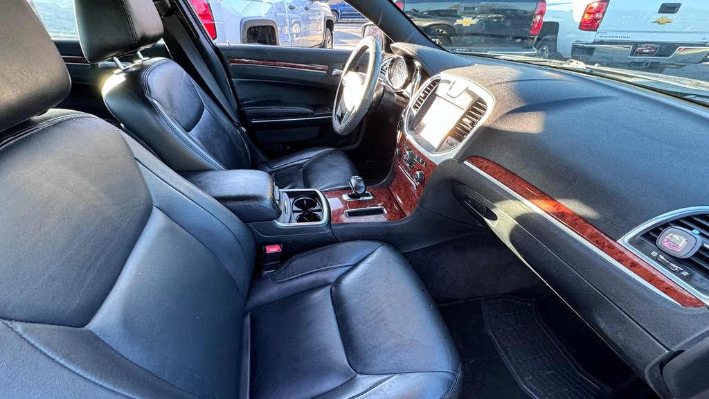 2013 Chrysler 300 Image 12