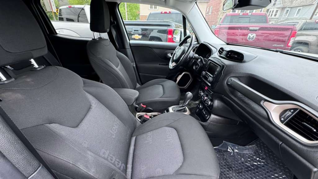 2016 Jeep Renegade Image 11