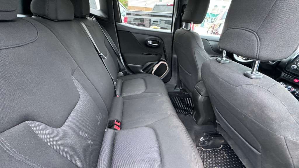 2016 Jeep Renegade Image 12