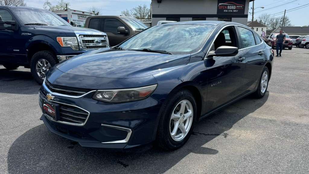 2017 Chevrolet Malibu Image 3
