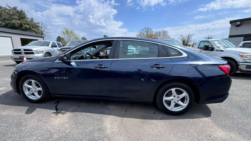 2017 Chevrolet Malibu Image 4