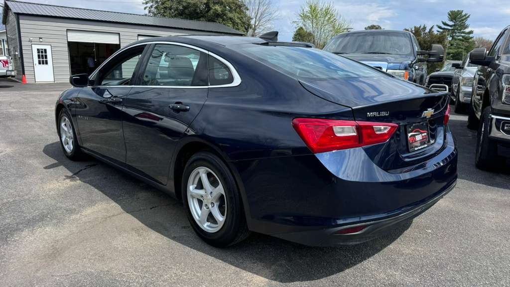 2017 Chevrolet Malibu Image 5