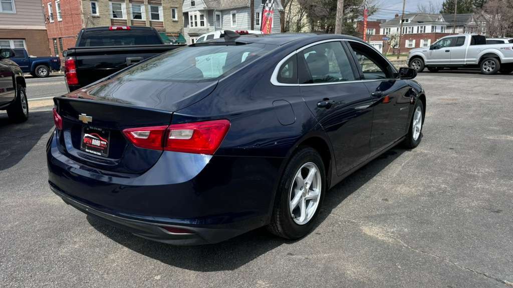 2017 Chevrolet Malibu Image 7
