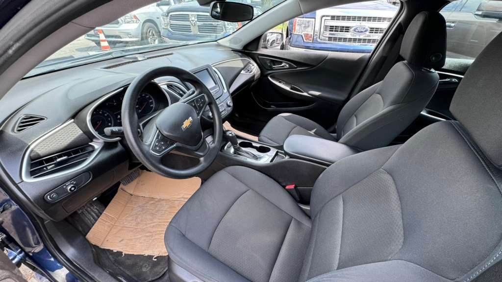 2017 Chevrolet Malibu Image 8