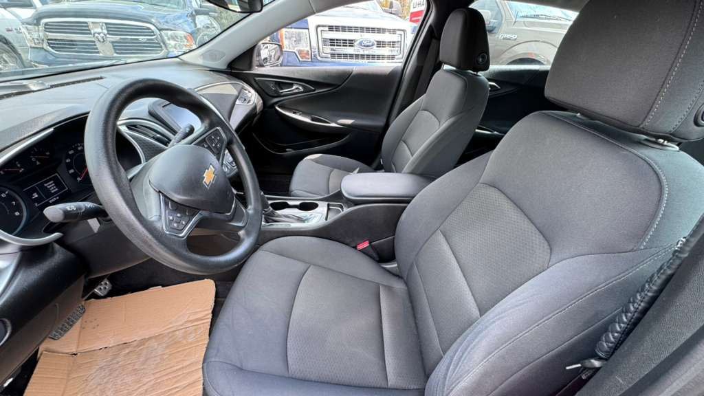 2017 Chevrolet Malibu Image 10