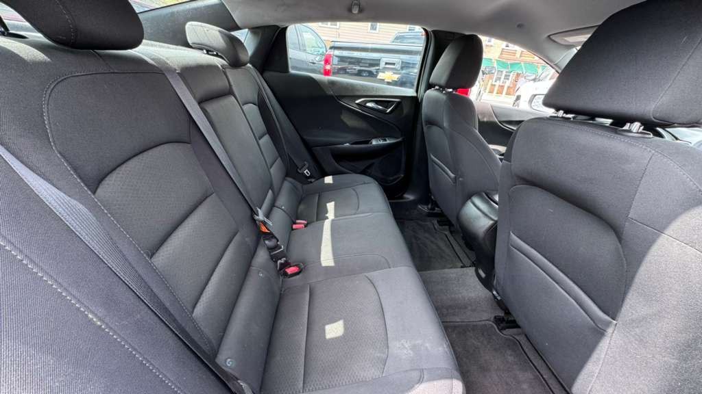 2017 Chevrolet Malibu Image 11