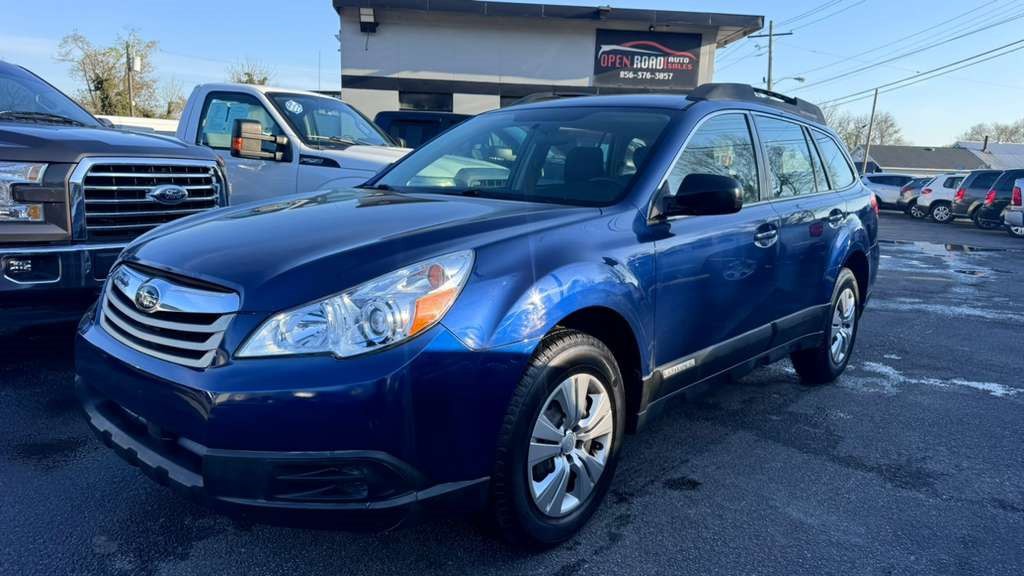 2010 Subaru Outback Image 2