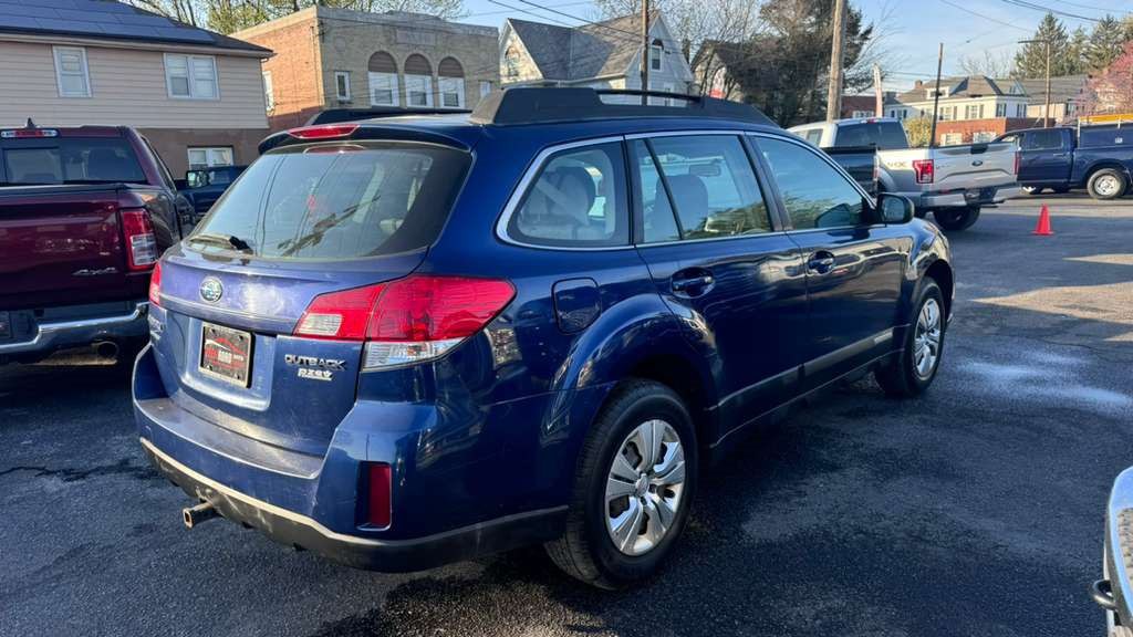 2010 Subaru Outback Image 6