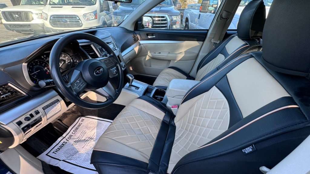 2010 Subaru Outback Image 8