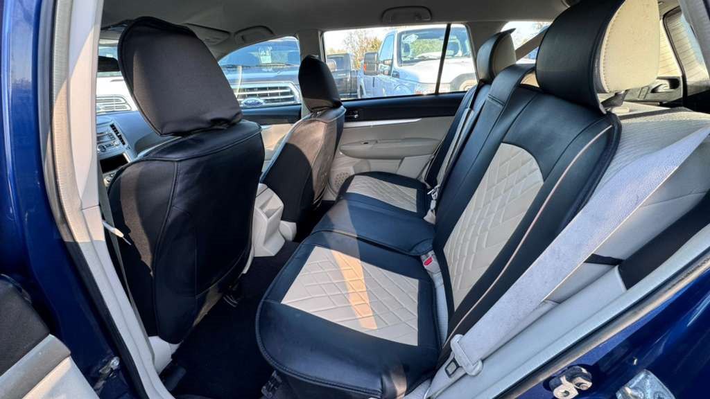 2010 Subaru Outback Image 10