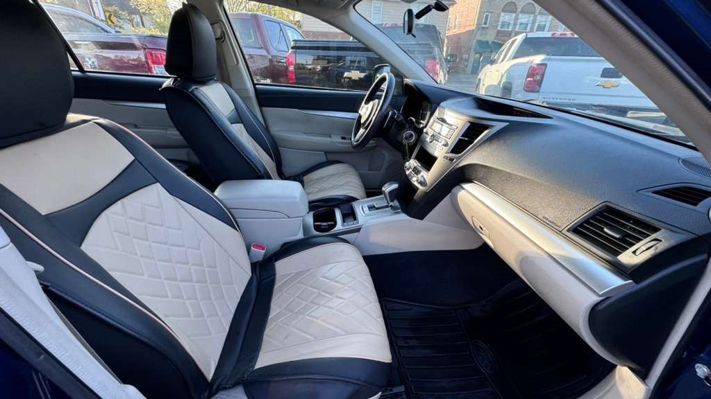 2010 Subaru Outback Image 12