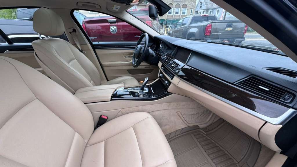 2015 BMW 5 Series Image 13