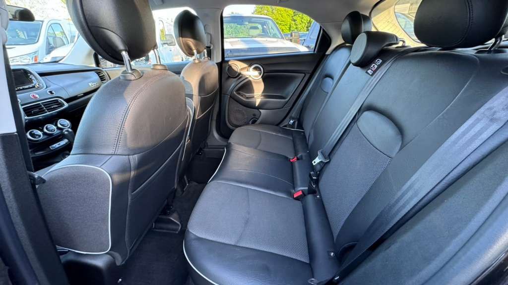 2017 FIAT 500 Image 10