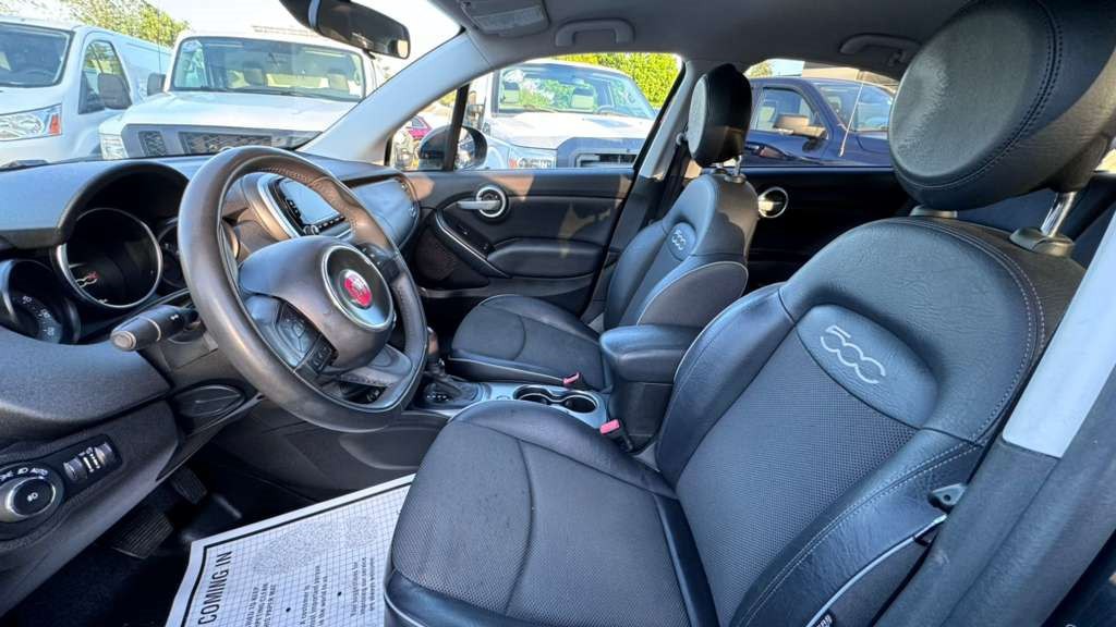 2017 FIAT 500 Image 11