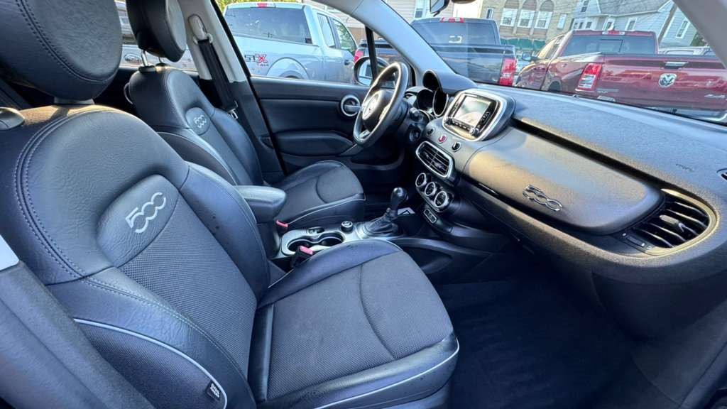 2017 FIAT 500 Image 12