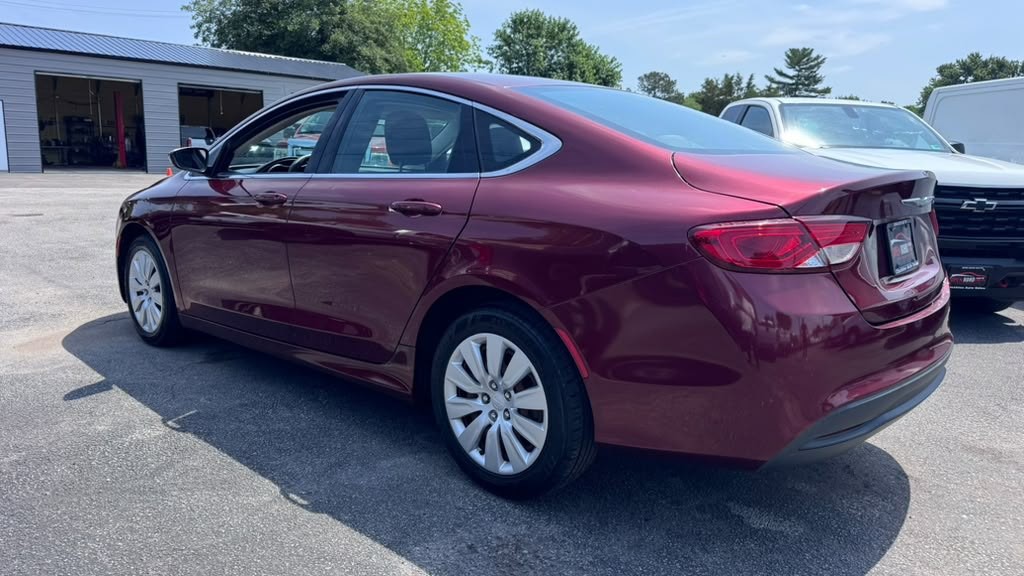 2015 Chrysler 200 Image 4