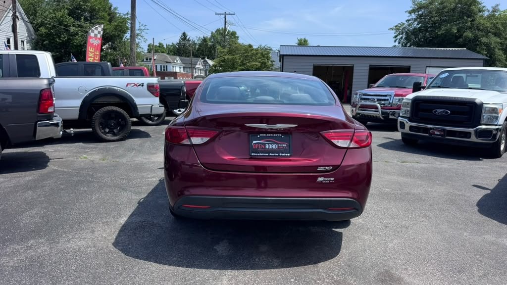 2015 Chrysler 200 Image 5