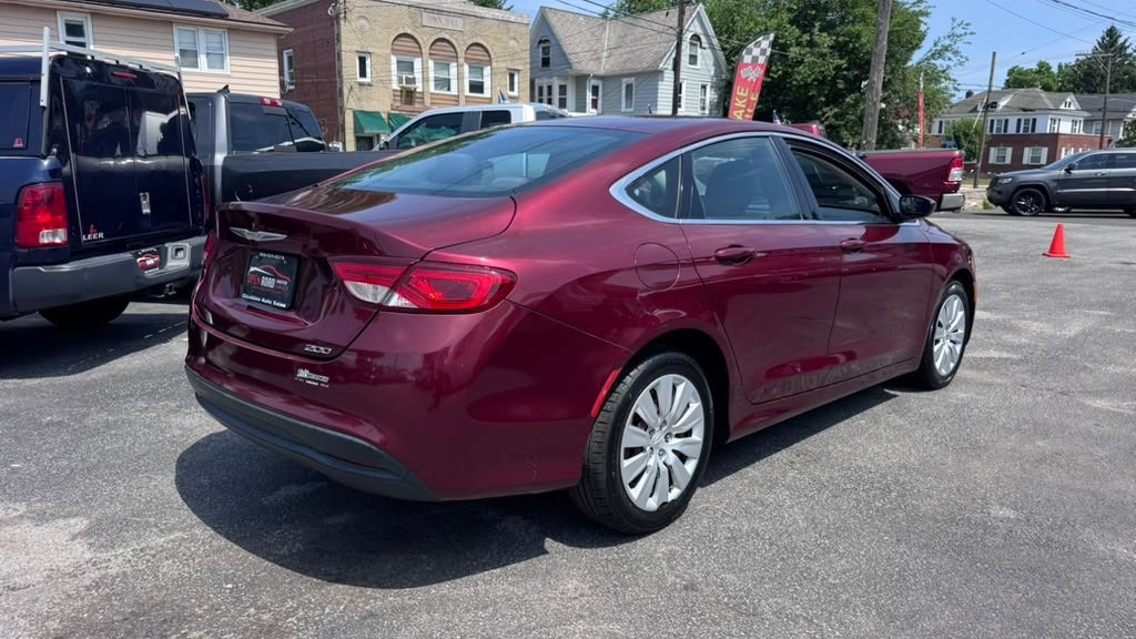 2015 Chrysler 200 Image 6