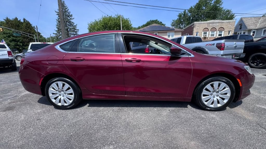 2015 Chrysler 200 Image 7
