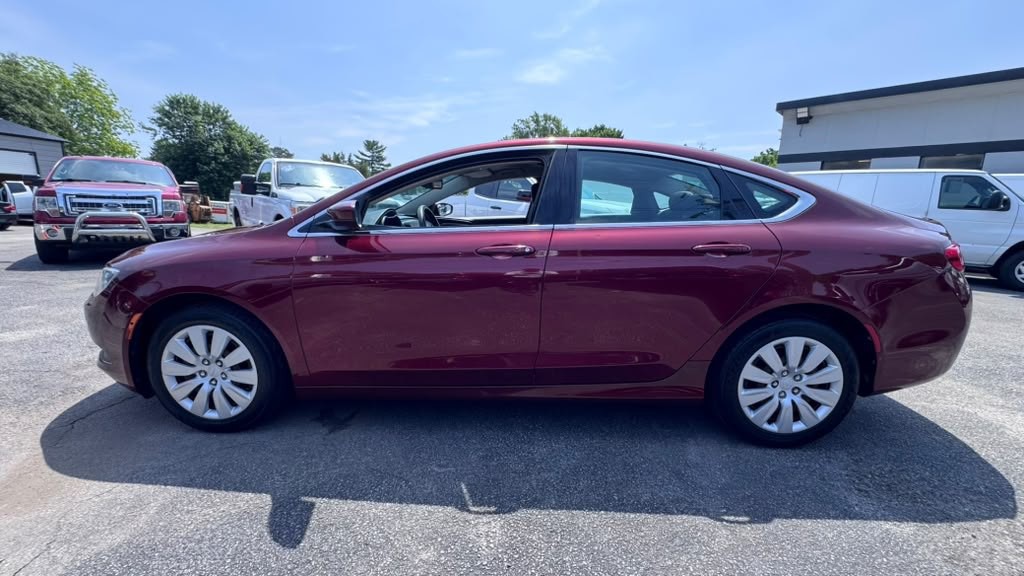 2015 Chrysler 200 Image 8