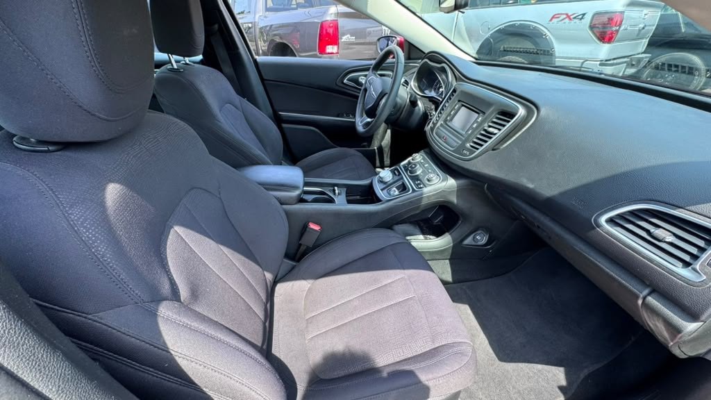 2015 Chrysler 200 Image 13